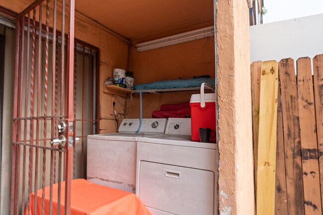 Building Photo - 6620 W 2nd Ct