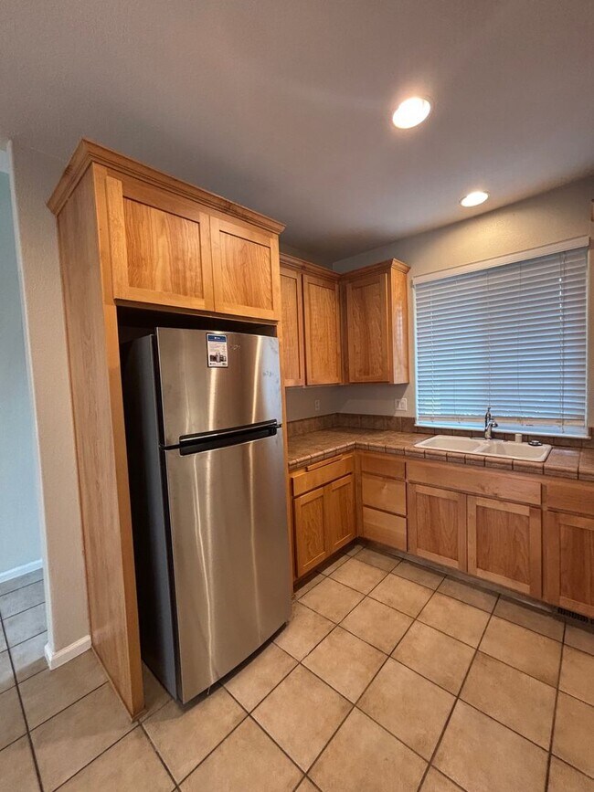 Building Photo - 3 Bedroom 2.5 Bathroom Single Family Home located in Northwest Santa Rosa