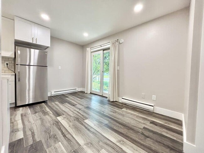 Building Photo - Available Now! Newly Remodeled 2BR Unit in Boulder Fourplex