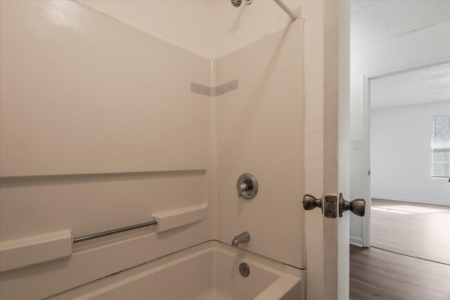 Building Photo - 851 Maple St