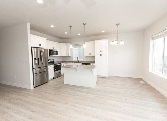 Building Photo - 1431 W Russo Dr