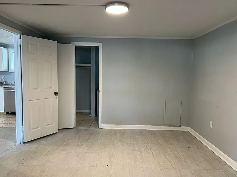 Building Photo - 4102 Seaview St