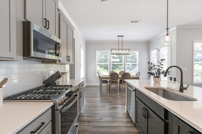 Building Photo - 2595 Whistler Wy NE