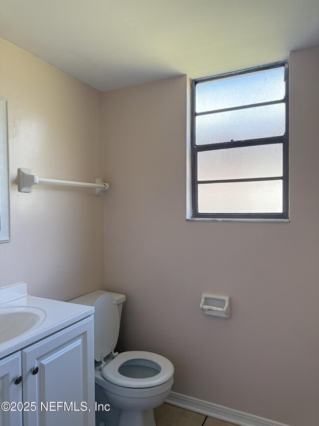 Building Photo - 460 Crabapple Ct