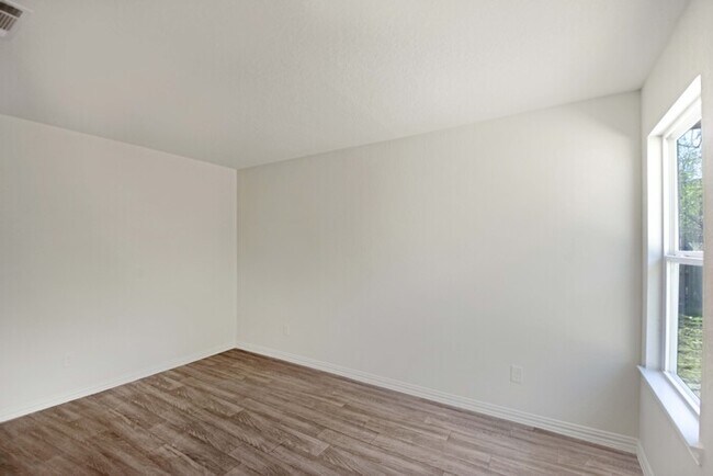 Building Photo - 2915 Bourland St