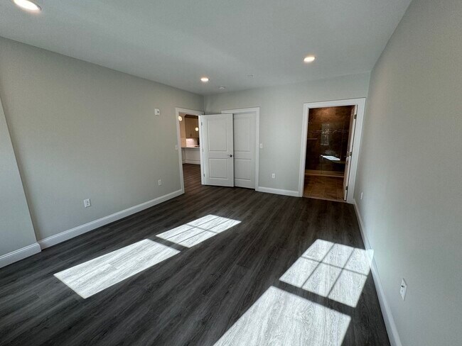 Building Photo - 320 Middlesex Ave