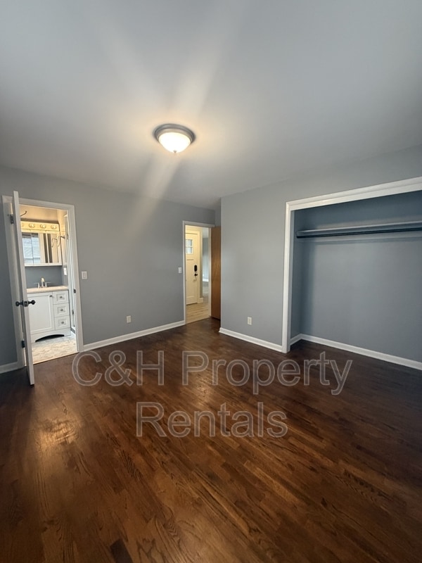 Building Photo - 915 Avenue F