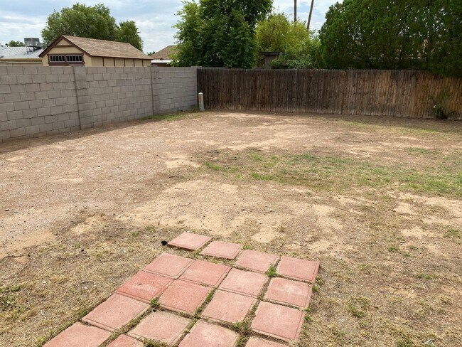Building Photo - 5233 W Altadena Ave