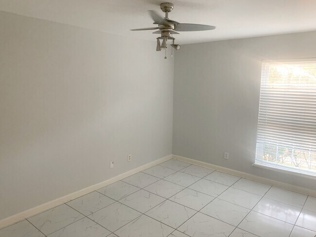 Building Photo - 5550 N Braeswood Blvd