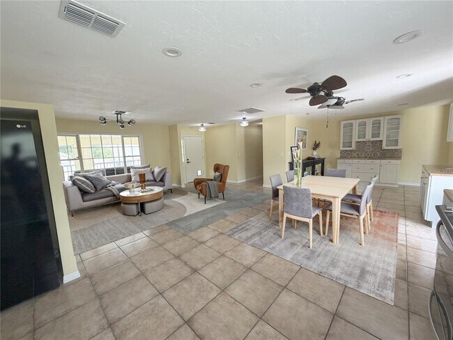 Building Photo - 7941 SYCAMORE Dr
