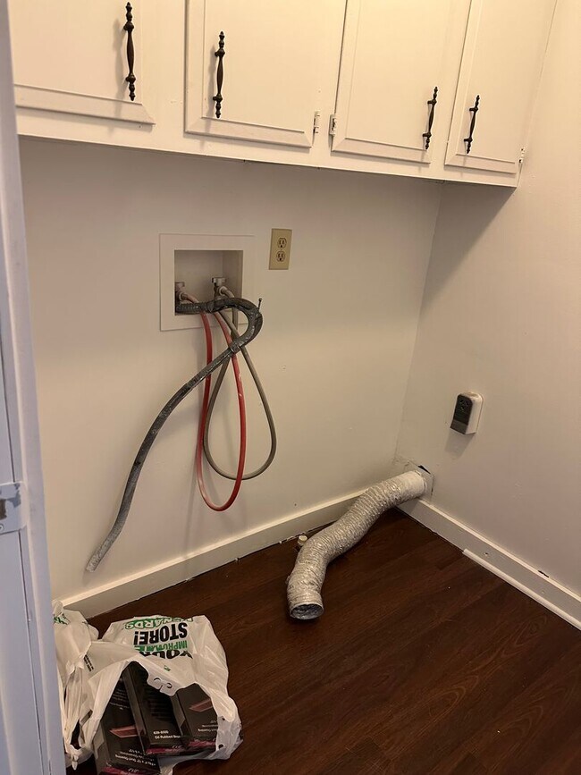 Building Photo - 3101 Oliver St