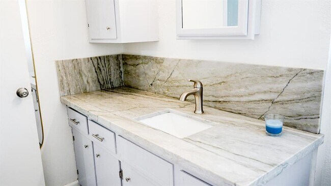 Building Photo - 6708 Biggs Ct