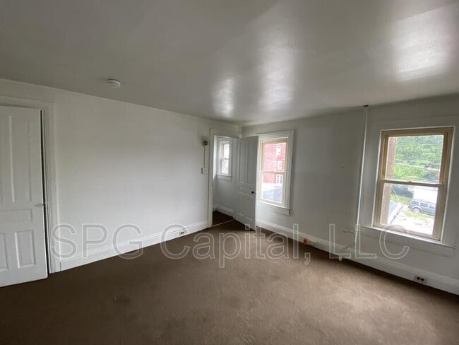 Building Photo - 260 W Jackson St