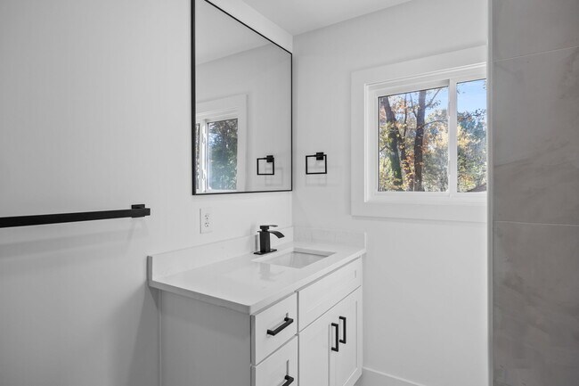 Building Photo - 8625 Cedarbrook Dr