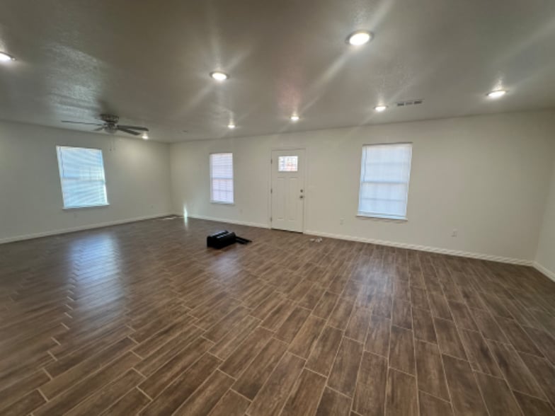 Building Photo - 403 E Cedar St