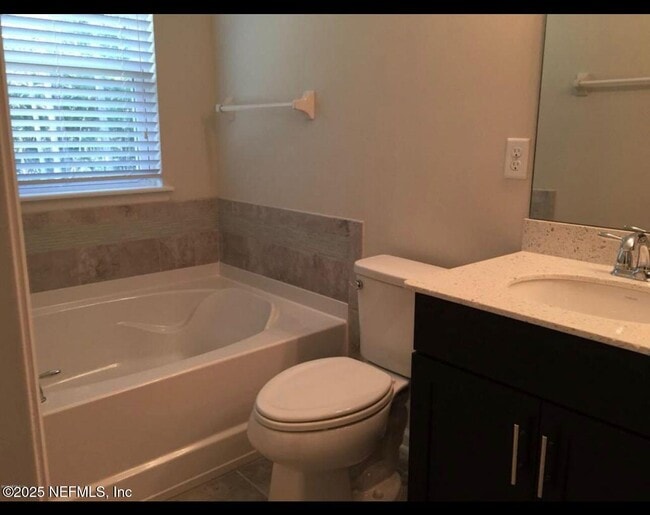 Building Photo - 115 Richmond Dr