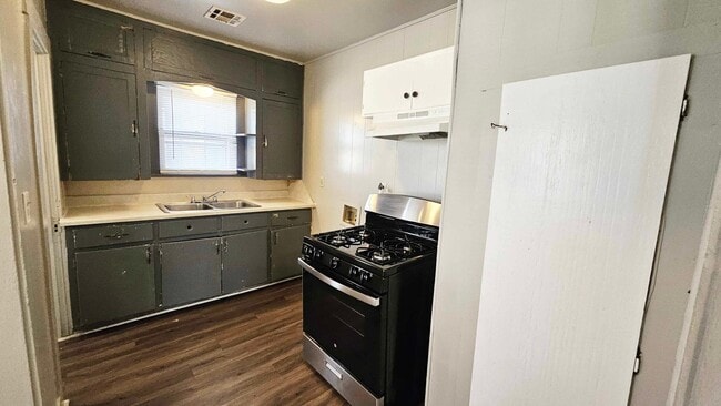 Building Photo - Lots of Room!