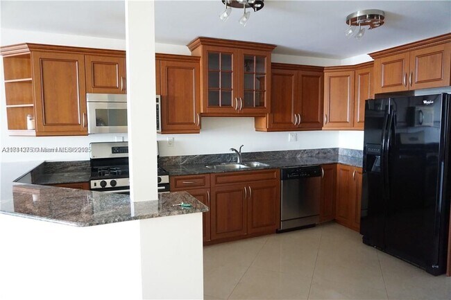 Primary Photo - 3140 S Ocean Dr