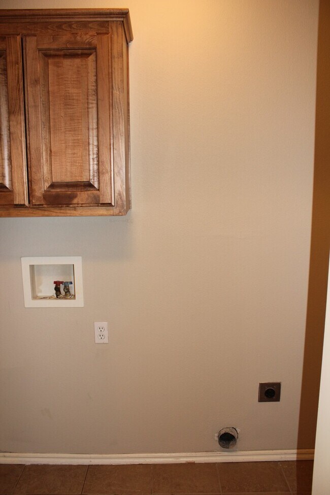 Building Photo - 3077/3079 SS