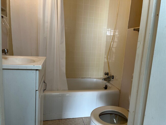 Building Photo - 113 S Orange St