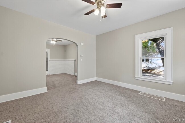 Building Photo - 127 Wall St