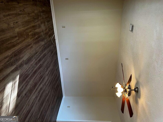 Building Photo - 420 N Elizabeth Ln