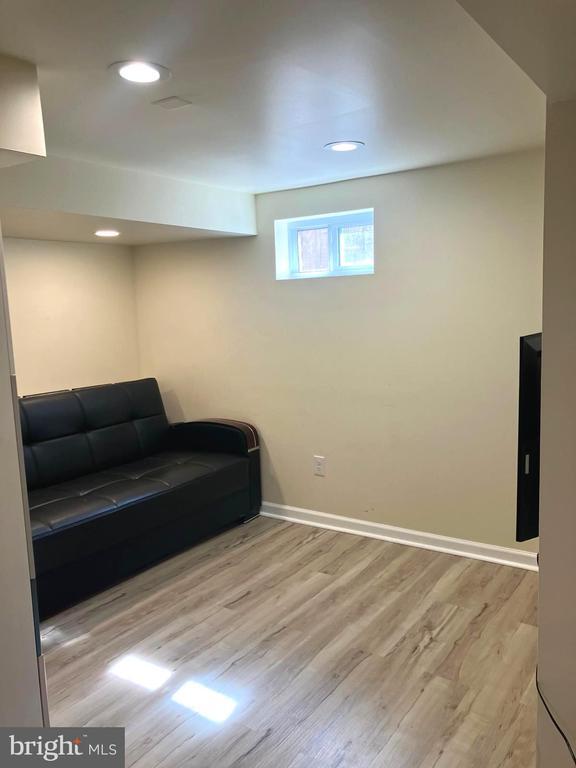 Building Photo - 626 S Irving St