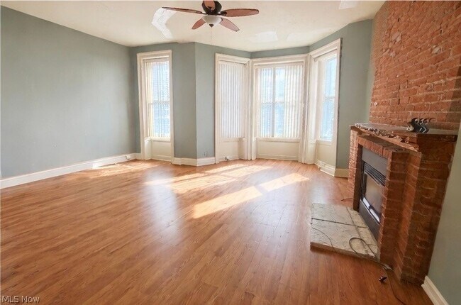 Building Photo - 3645 Prospect Ave E