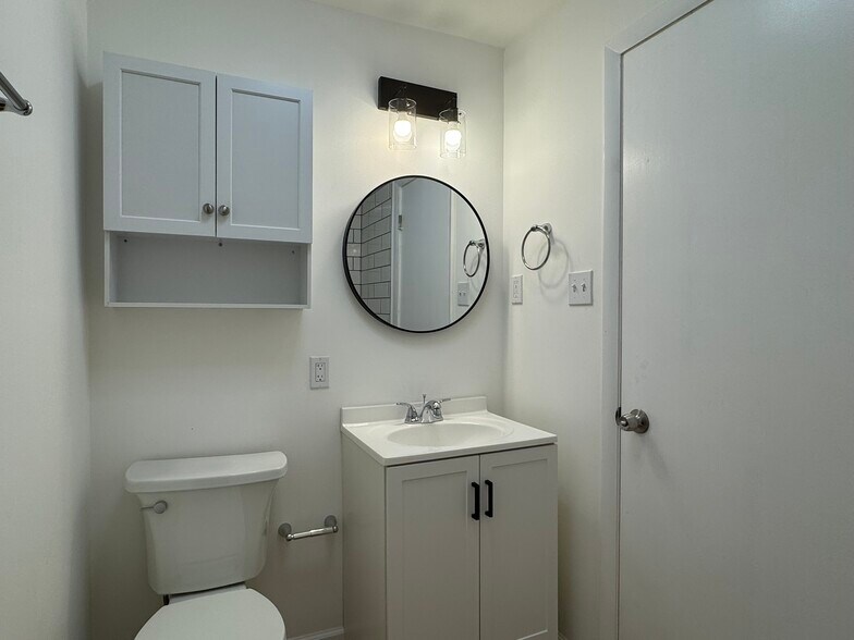 Building Photo - 16 Sycamore St