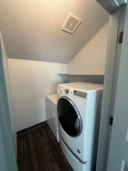 Laundry - 9267 E 107th Ave