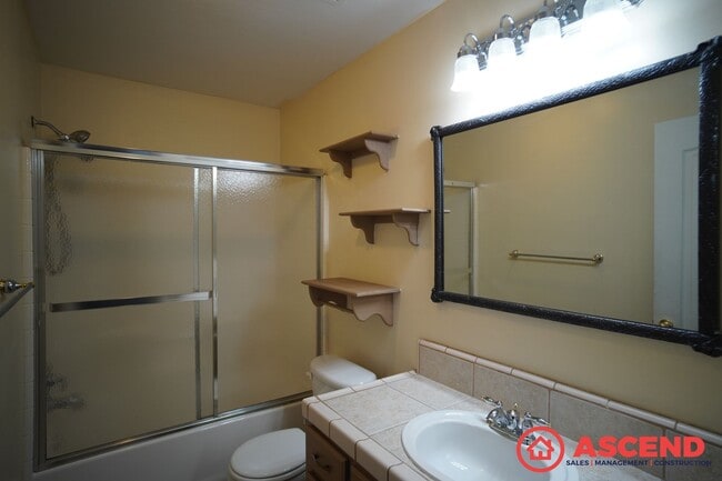 Building Photo - Lovely Home in Northwest Bakersfield