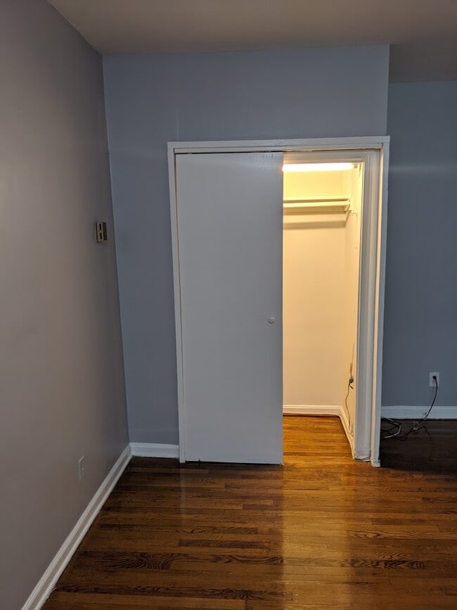 Building Photo - 115 E St SE