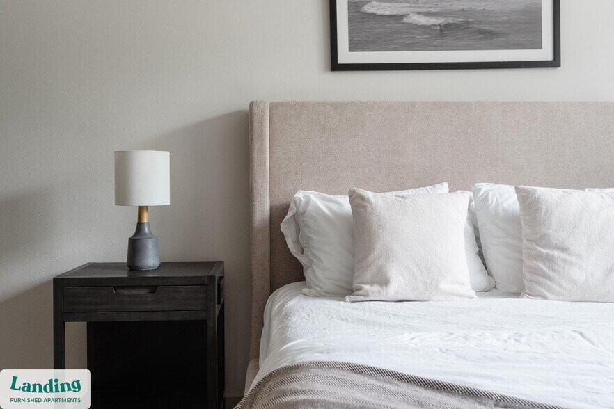 Building Photo - 10800 Lakeline Blvd