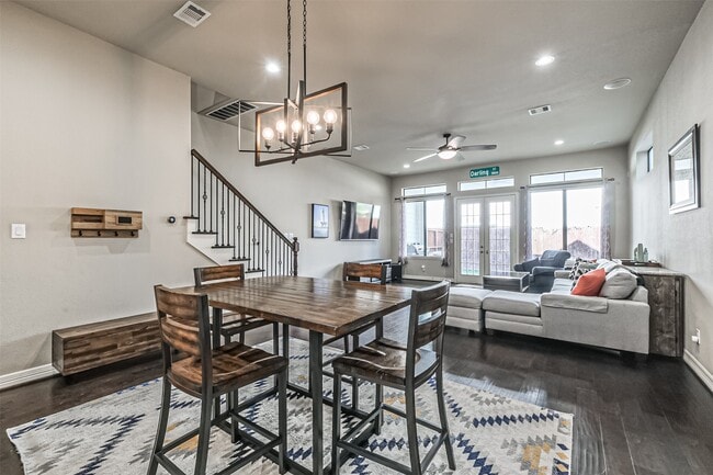 Building Photo - 5840 Darling St