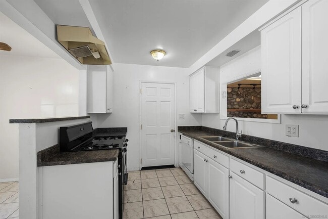 Building Photo - Chula Vista