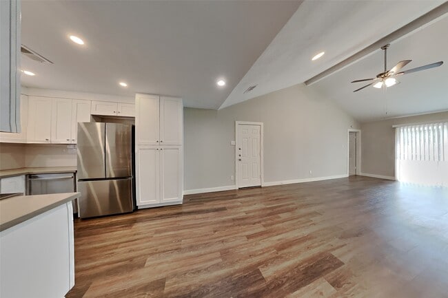 Building Photo - 16 W Bigelow Oak Ct