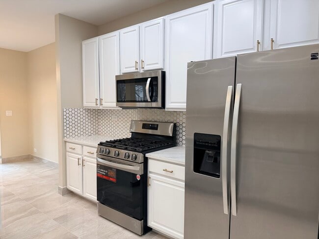 Building Photo - 431 Pine Lake Cir