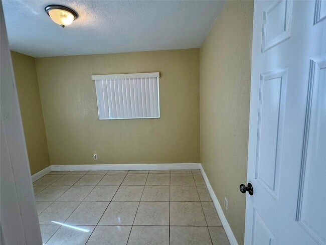 Building Photo - 6471 SW 27th Street