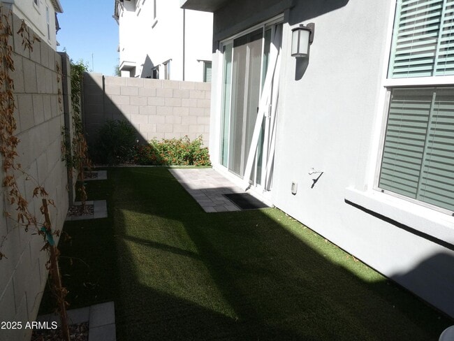 Building Photo - Large 3 Bedroom 2.5 Bath, Arabella Scottsd...