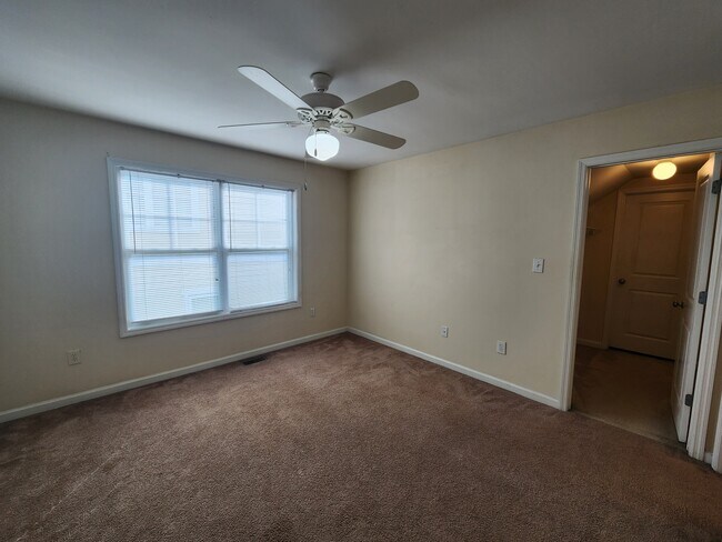 Building Photo - 115 Artisan Pl