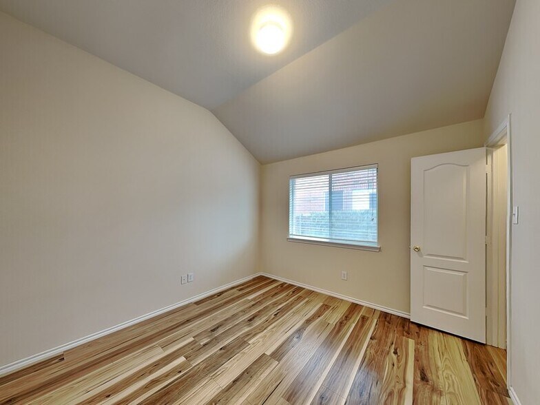 Building Photo - 1905 Sharpsbury Dr