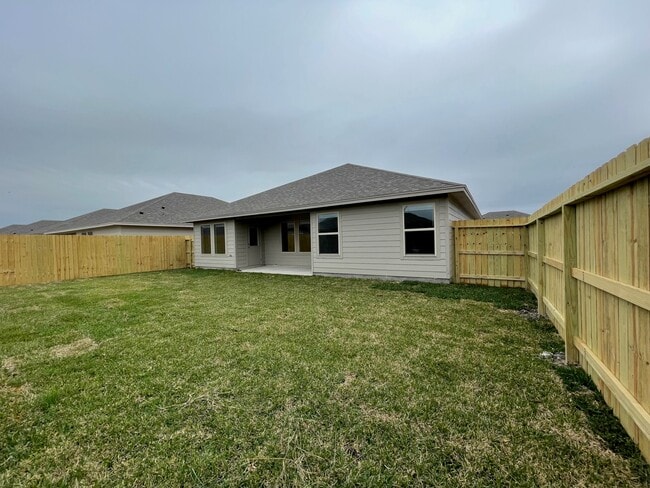 Building Photo - 7905 Schades Way