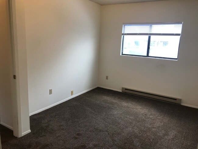 Building Photo - 2 Bedrooms 1 Bathroom-Pet Friendly