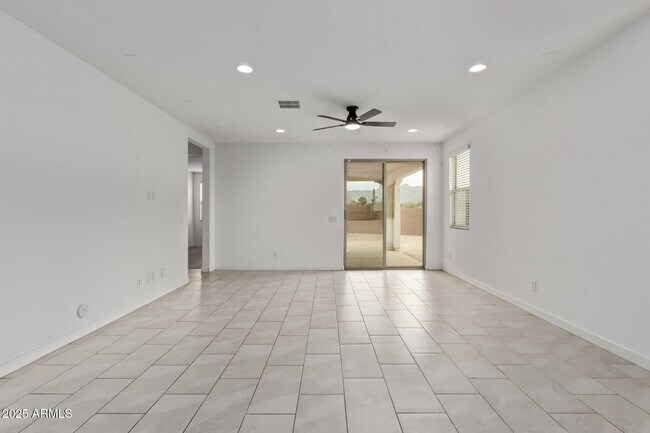 Building Photo - 4942 N 194th Dr