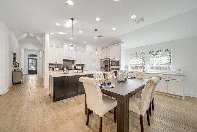 Building Photo - 210 W Netleaf Ct