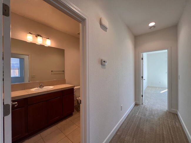 Building Photo - Large 4 bedroom home located in Green Vall...