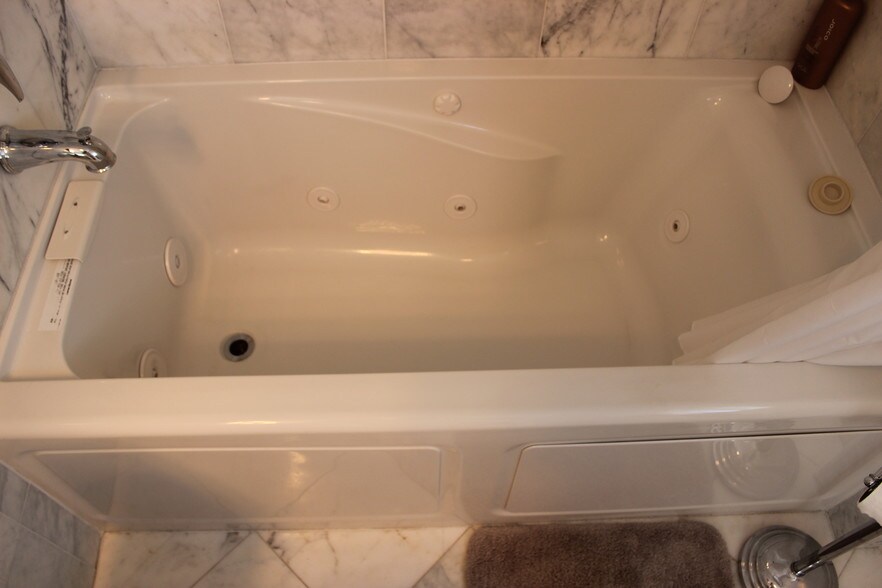 Building Photo - 217 Grant St