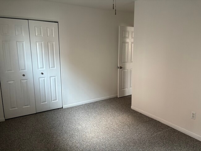 Building Photo - 620 Nahma Ave