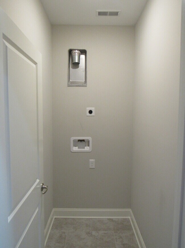 Building Photo - Beautiful 4-Bed, 3-Bath Bungalow in Highly Desirable Farragut!