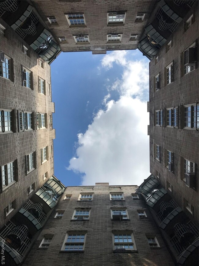 Building Photo - 517 E 77th St